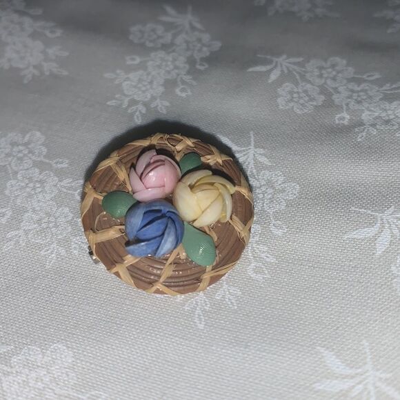 VTG MCM PASTEL SEASHELL FLOWERS AND WICKER EARRINGS AND BROOCH PIN - Picture 7 of 9